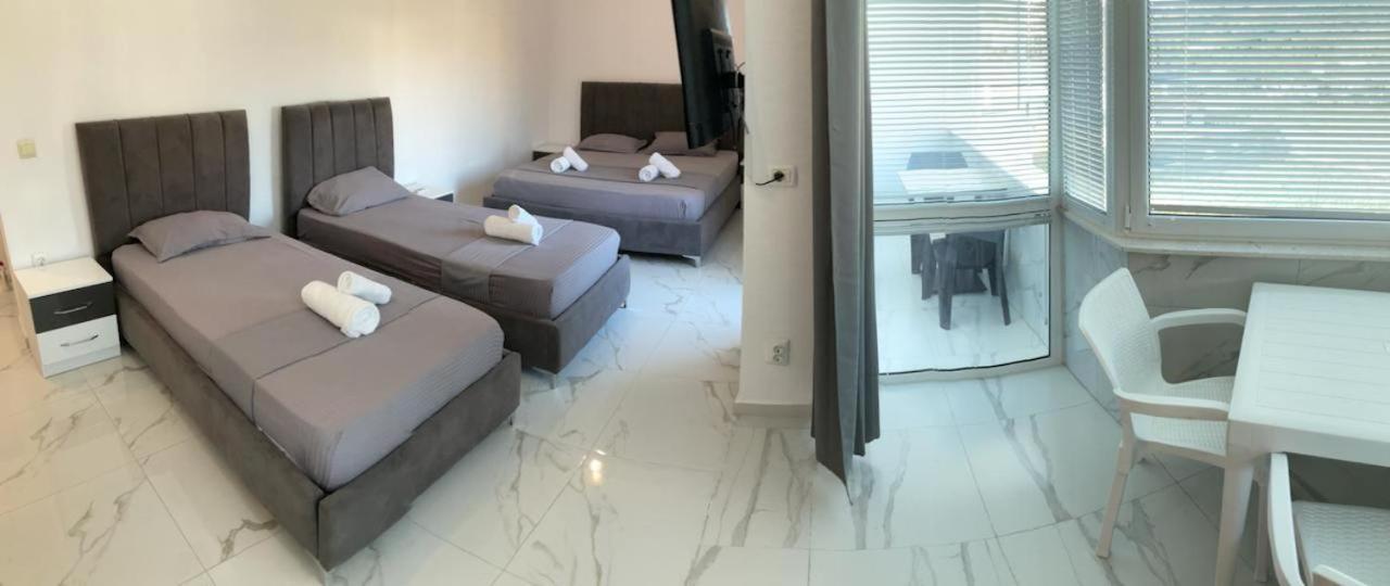 Golem Dhome Plazhi * Golem (Tirana)